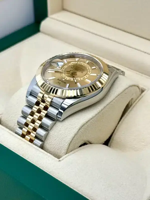 ⁦2024 Rolex Sky-Dweller 42mm 336933 Jubilee Champagne Dial⁩ - الصورة ⁦4⁩